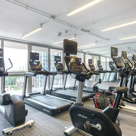 Gold Coast 2br W Gym Lounge 1 Block To L Chi-801