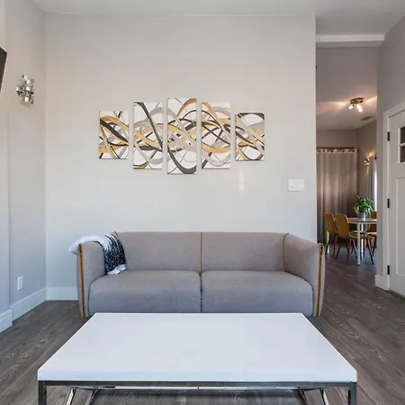 Apartment Double Play Wrigley - Prime Location Across From Wrigley Field & Transit - 2br Apts Chicago