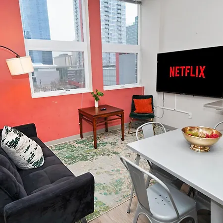 South Loop 2br Retreat Near Grant Park, Soldier Field, Adler Planetarium & Columbia College