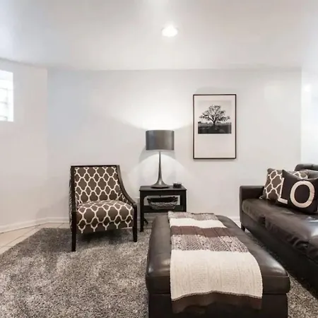 The Wrigleyville Garden 200 Steps To Wrigley-2br