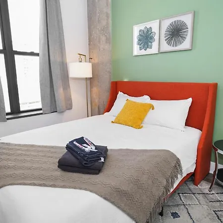 Business Ready 2br In South Loop With Skyline View, Optional Parking & Gym Access Close To Mccormick, Downtown & Cta * Chicago