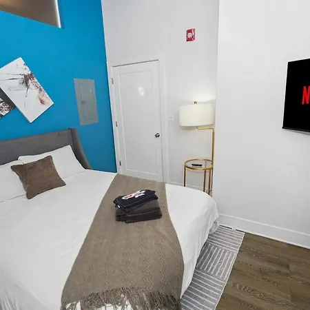 Business Ready 2br In South Loop With Skyline View, Optional Parking & Gym Access Close To Mccormick, Downtown & Cta Apartment *