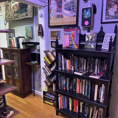 Tranquil Library 2brm 1bath Private Eclectic At Solar * Chicago