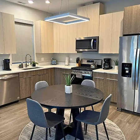 Sleek Style 3br Haven - Free Parking - Ashland 2n Chicago
