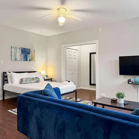 Sunlit With Charm - Lunt Rep * Chicago