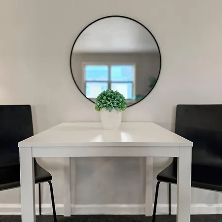 Cozy 1br Near Dining & Shops - Kimball C2 Apartment