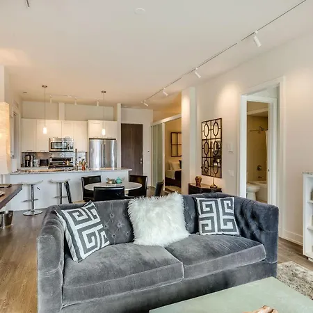Apartment Designer 3br With Balcony & Elevator On Clark! Apts Chicago