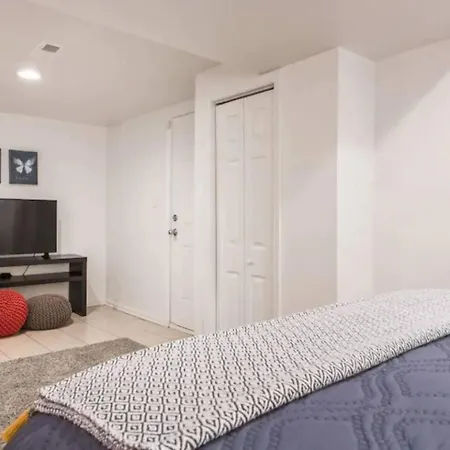 Apartment The Wrigleyville Garden 200 Steps To Wrigley-2br *