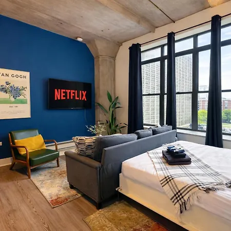 Elegant South Loop With Optional Parking And Gym Access Walk To Mccormick Place & Field Museum Chicago