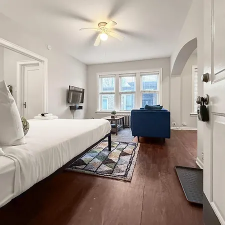 Sunlit With Charm - Lunt Rep Apartment *
