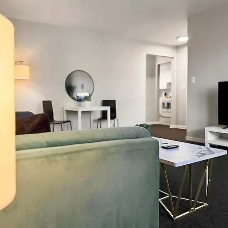 Cozy 1br Near Dining & Shops - Kimball C2 * Chicago