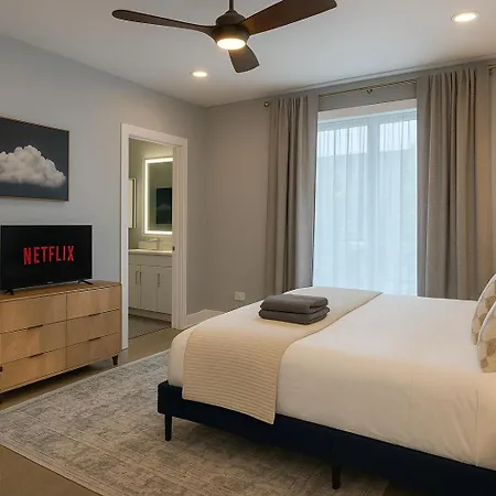 Dreams - Designer Style - - Sleeps 7 Chicago
