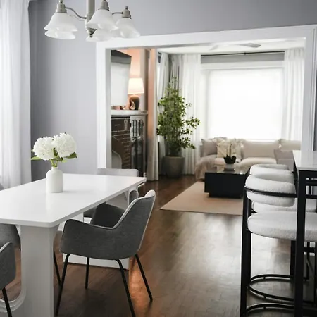 2br W/ Workspace - Coffee Bar - Near Transit * Chicago