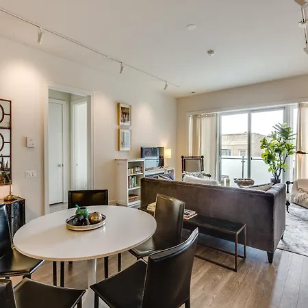 Apartment Designer 3br With Balcony & Elevator On Clark! Apts *