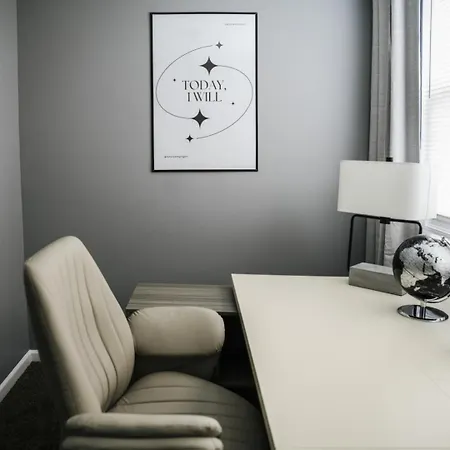 2br W/ Workspace - Coffee Bar - Near Transit Apartment *