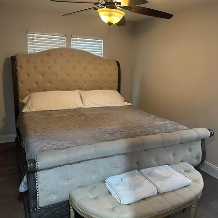 The Marlowe, A Couples Getaway Apartment *