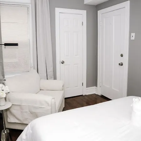 Apartment 2br W/ Workspace - Coffee Bar - Near Transit Chicago