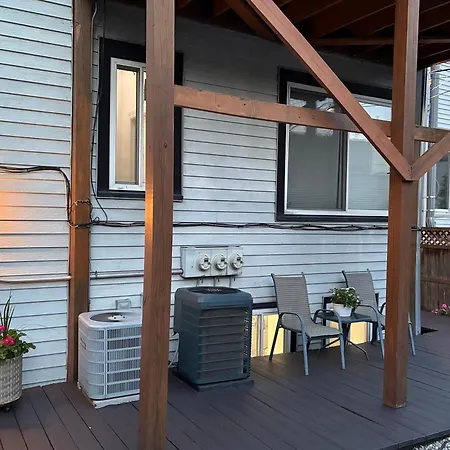 The Wrigleyville Garden 200 Steps To Wrigley-2br * Chicago