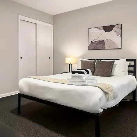 Cozy 1br Near Dining & Shops - Kimball C2 Apartment
