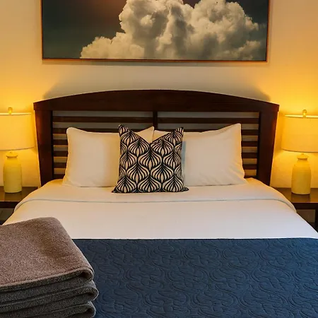 Dreams - Designer Style - - Sleeps 7 *