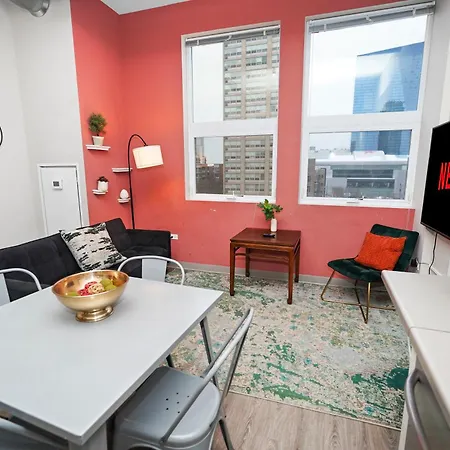 South Loop 2br Retreat Near Grant Park, Soldier Field, Adler Planetarium & Columbia College Apartment *