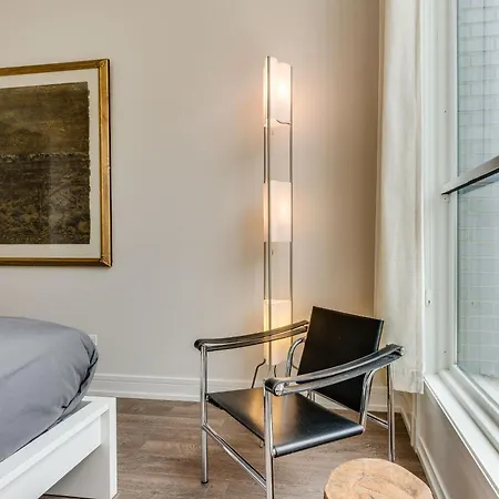 Designer 3br With Balcony & Elevator On Clark! Apts Apartment Chicago