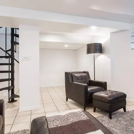 Apartment The Wrigleyville Deluxe -steps From Wrigley Sleeps 10 *