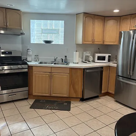 The Wrigleyville Garden 200 Steps To Wrigley-2br Apartment