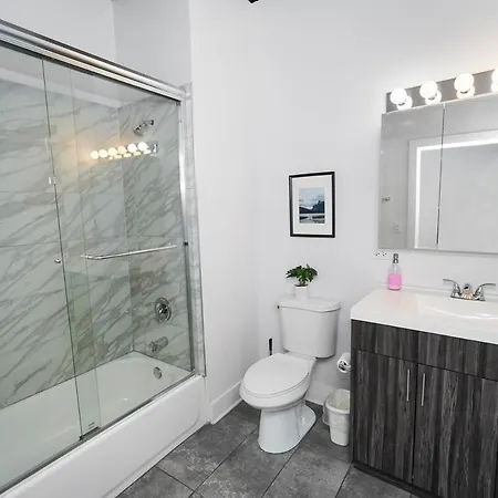 Apartment Business Ready 2br In South Loop With Skyline View, Optional Parking & Gym Access Close To Mccormick, Downtown & Cta *