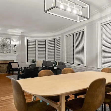 Spacious 4br Retreat - Chase E1 Chicago