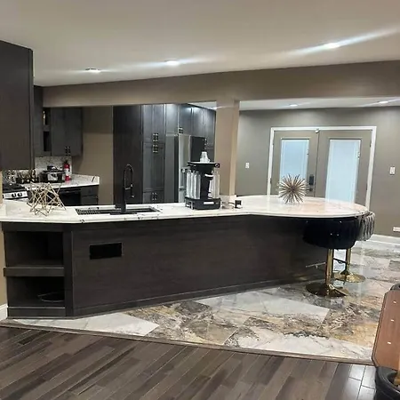 The Marlowe, A Couples Getaway Apartment Chicago