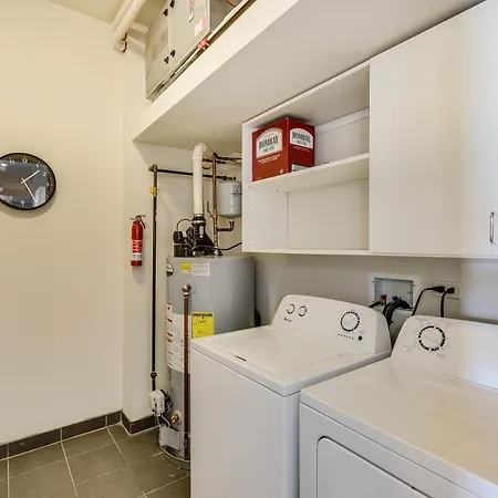 Designer 3br With Balcony & Elevator On Clark! Apts * Chicago