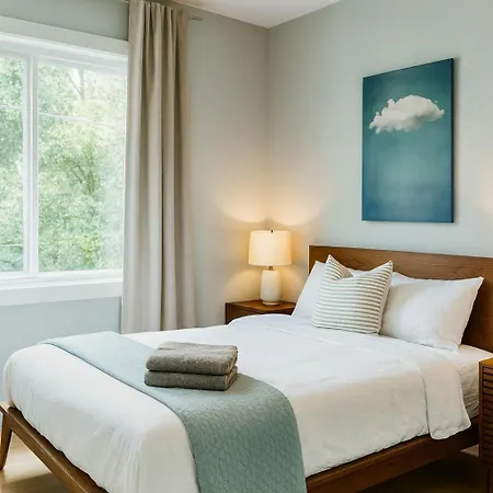 Dreams - Designer Style - - Sleeps 7 Apartment