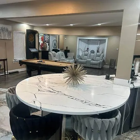 The Marlowe, A Couples Getaway Chicago