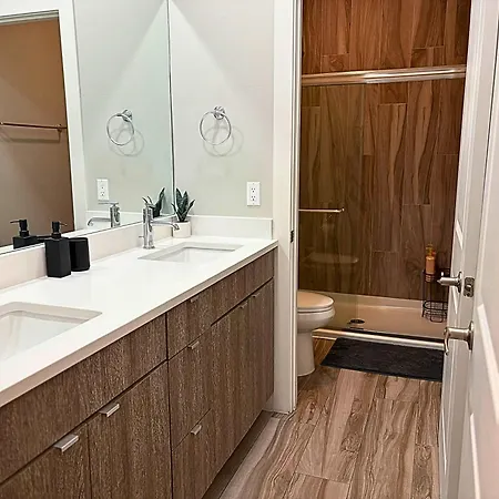 Sleek Style 3br Haven - Free Parking - Ashland 2n Apartment *