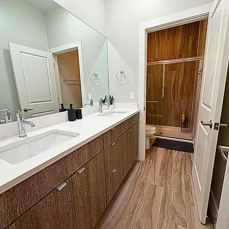 Sleek Style 3br Haven - Free Parking - Ashland 2n Chicago