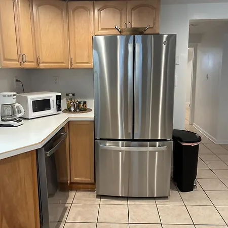 The Wrigleyville Deluxe -steps From Wrigley Sleeps 10 *
