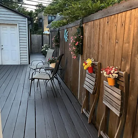 Apartment The Wrigleyville Garden 200 Steps To Wrigley-2br *