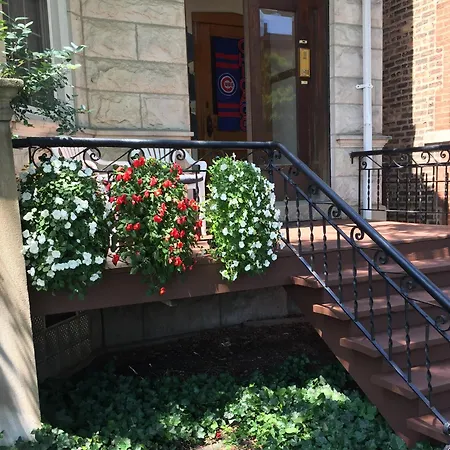 The Wrigleyville Vip-200 Steps From Wrigley Field Apartment Chicago