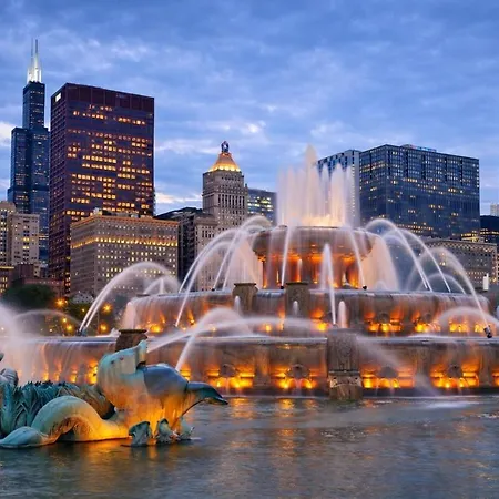 Business Ready 2br In South Loop With Skyline View, Optional Parking & Gym Access Close To Mccormick, Downtown & Cta * Chicago