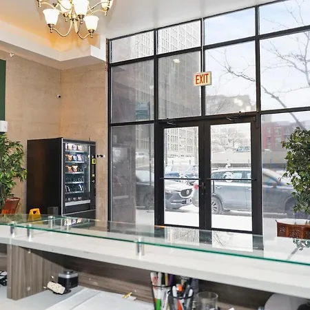 Business Ready 2br In South Loop With Skyline View, Optional Parking & Gym Access Close To Mccormick, Downtown & Cta * Chicago