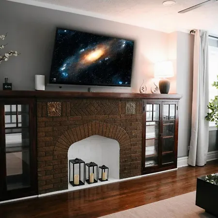 2br W/ Workspace - Coffee Bar - Near Transit