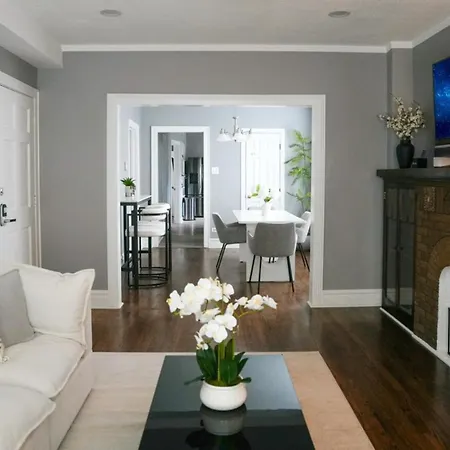 Apartment 2br W/ Workspace - Coffee Bar - Near Transit