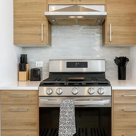 Dreams - Designer Style - - Sleeps 7