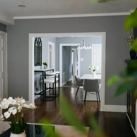 2br W/ Workspace - Coffee Bar - Near Transit * Chicago