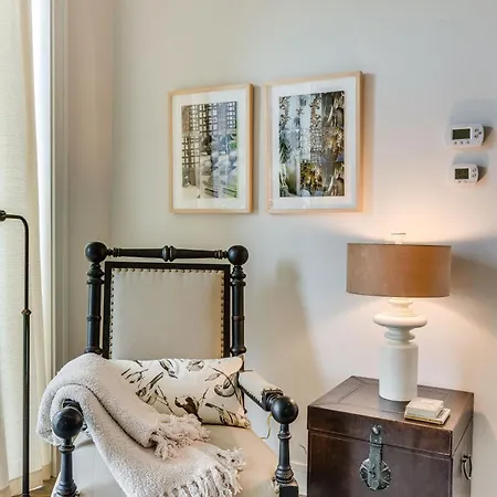 Designer 3br With Balcony & Elevator On Clark! Apts * Chicago