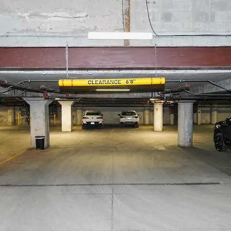 Apartment Business Ready 2br In South Loop With Skyline View, Optional Parking & Gym Access Close To Mccormick, Downtown & Cta *
