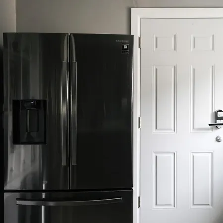 Apartment 2br W/ Workspace - Coffee Bar - Near Transit Chicago