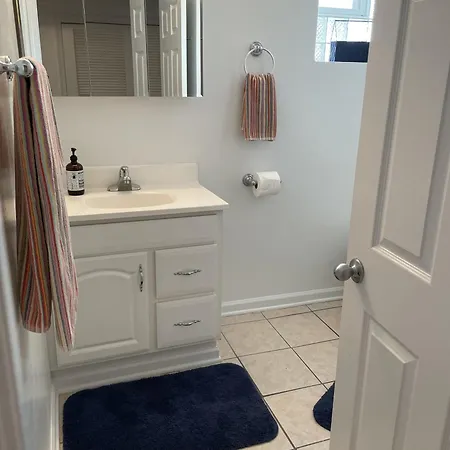 Apartment The Wrigleyville Deluxe -steps From Wrigley Sleeps 10 Chicago
