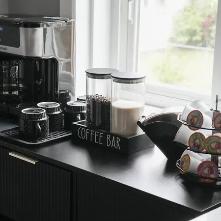 2br W/ Workspace - Coffee Bar - Near Transit Chicago